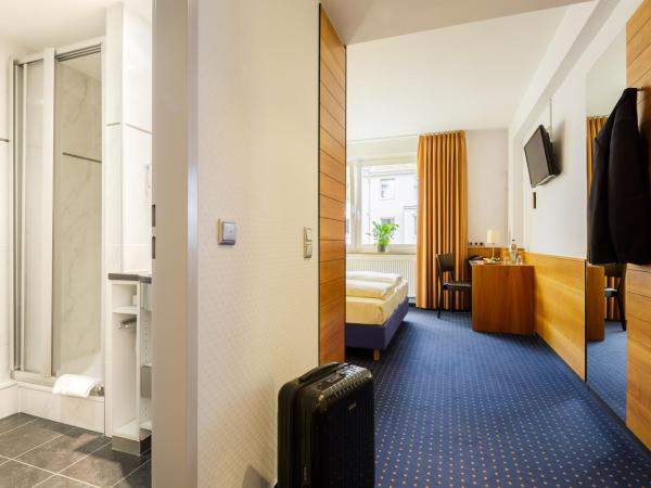 MesseHotel Köln-Deutz : photo 3 de la chambre chambre double ou lits jumeaux