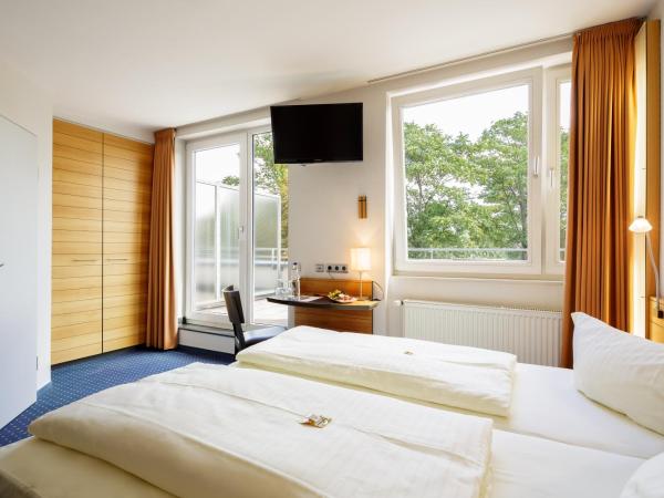 MesseHotel Köln-Deutz : photo 1 de la chambre chambre double ou lits jumeaux avec balcon