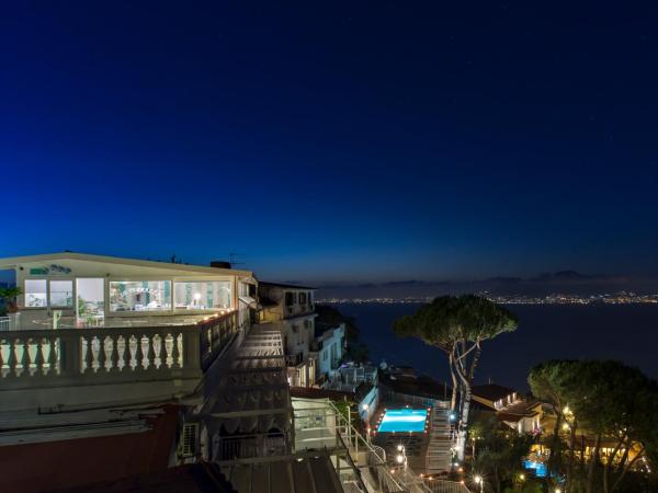 Residence Le Terrazze : photo 6 de la chambre studio avec balcon et vue sur la mer (2 adultes)