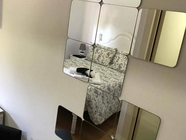 Jualis Guest House : photo 9 de la chambre chambre double supérieure - vue sur jardin