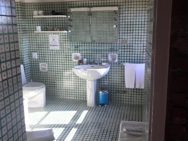 Castello Delle Quattro Torra : photo 8 de la chambre chambre double avec lit d'appoint