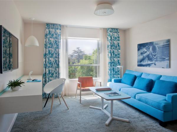 Beverly Laurel Hotel : photo 2 de la chambre suite d'angle 