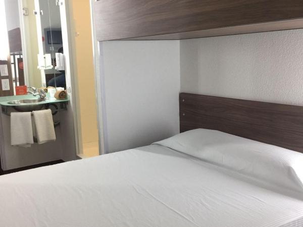 Hotel Hi! Queretaro : photo 5 de la chambre chambre standard lit queen-size