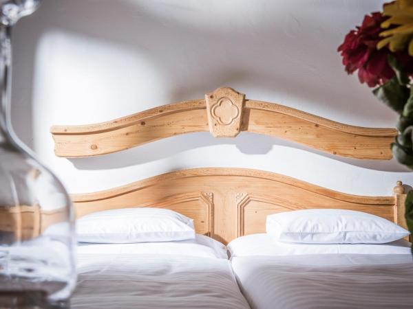 Hotel Schönegg : photo 2 de la chambre petite chambre double avec balcon - vue sur montagne