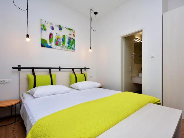 Bonum Rooms : photo 7 de la chambre chambre double - vue sur jardin