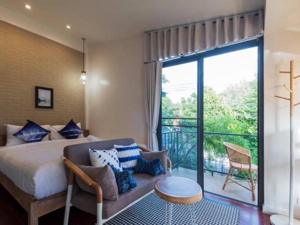 18 In Town Homestay : photo 3 de la chambre chambre double supérieure avec balcon