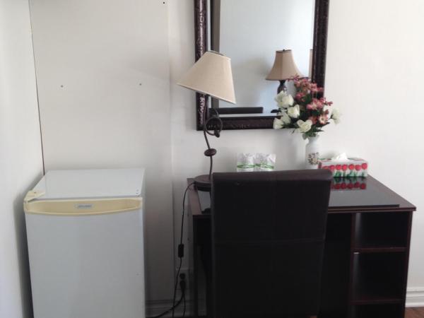 Hotel Bon Accueil : photo 3 de la chambre chambre lit queen-size