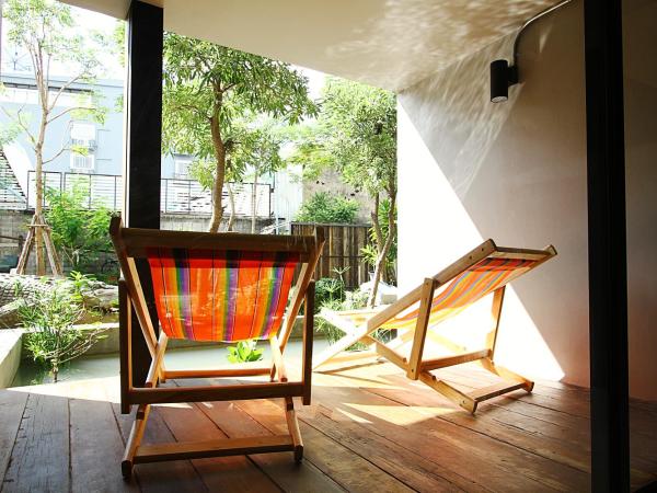 Here Hostel Bangkok : photo 2 de la chambre chambre double ou lits jumeaux avec salle de bains commune