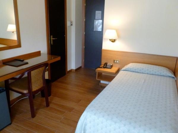 Hotel Plaza : photo 6 de la chambre chambre simple