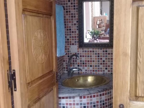 dar wassim el ghali : photo 2 de la chambre chambre double avec salle de bains commune