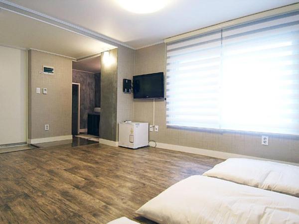 Crib 49 Guesthouse - Foreigner only : photo 10 de la chambre chambre triple