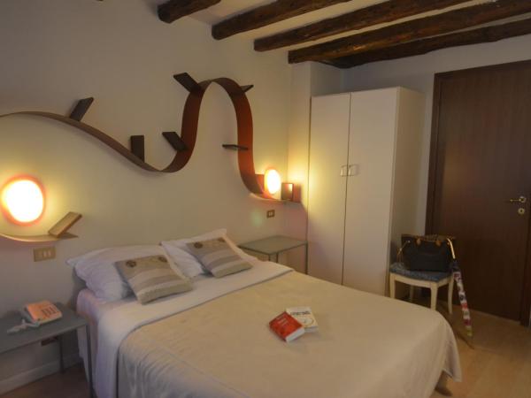 Piccolo Tiepolo : photo 6 de la chambre chambre double avec salle de bains privative