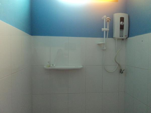 Lanta Baan Nok Resort : photo 4 de la chambre chambre lit king-size - vue sur jardin