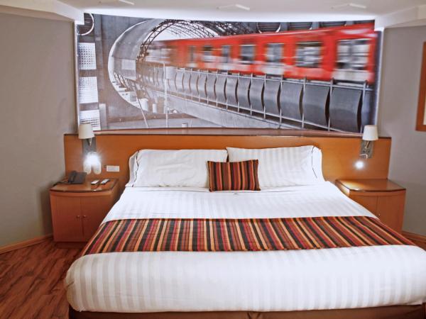 Hotel Mexicali : photo 1 de la chambre suite avec baignoire spa