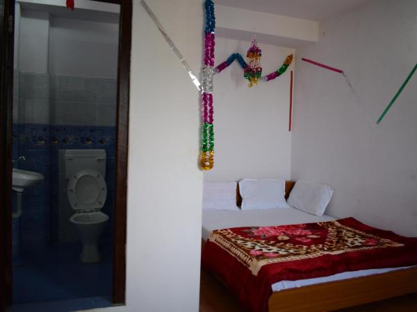 Pokhara Youth Hostel : photo 3 de la chambre chambre double – vue sur lac