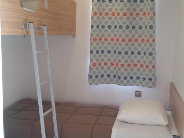 Camping La Pinède : photo 7 de la chambre mobile home pmr le fanale