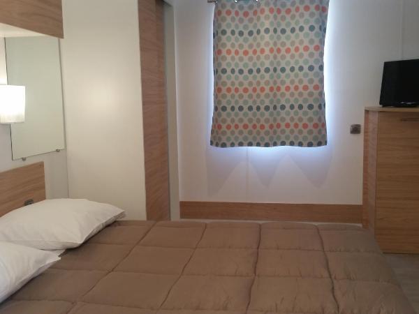 Camping La Pinède : photo 4 de la chambre mobile home pmr le fanale