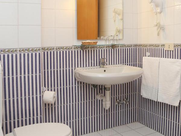 Hotel Loreley : photo 9 de la chambre chambre double ou lits jumeaux - vue sur mer