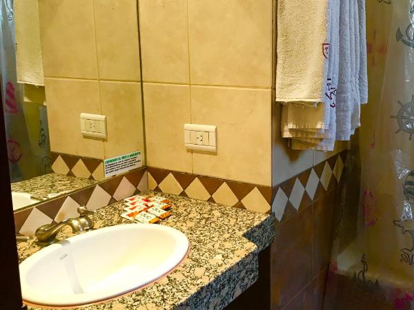 Altoparque Hotel Salta : photo 4 de la chambre chambre quadruple