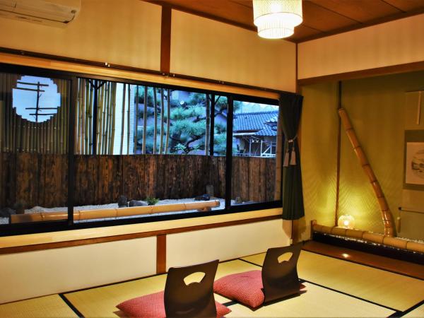 Guest House Oumi : photo 2 de la chambre chambre supérieure de style japonais avec salle de bains commune