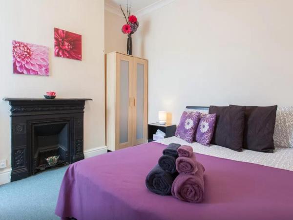 Home2Home-Rooms : photo 1 de la chambre chambre double avec salle de bains commune