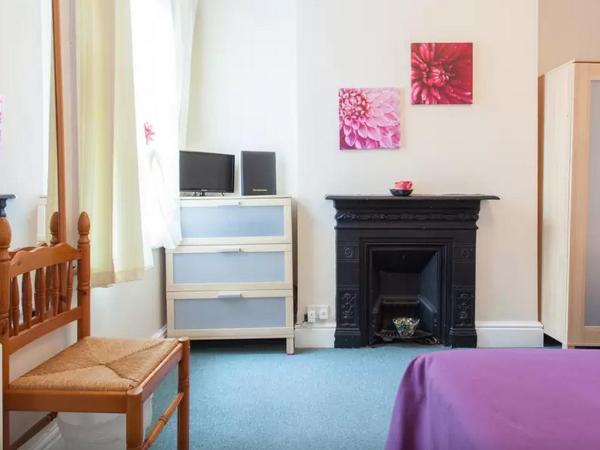 Home2Home-Rooms : photo 5 de la chambre chambre double avec salle de bains commune