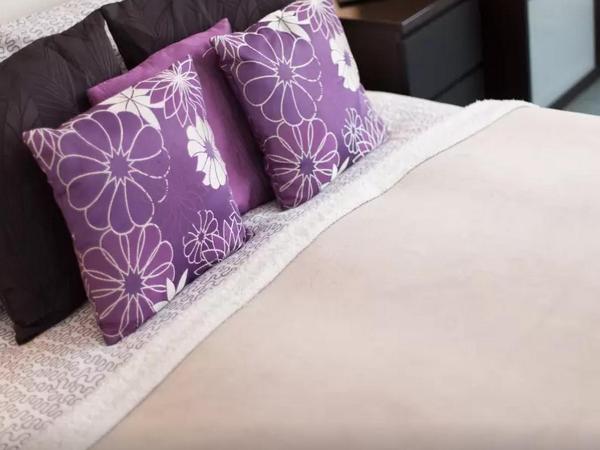 Home2Home-Rooms : photo 3 de la chambre chambre familiale avec salle de bains commune