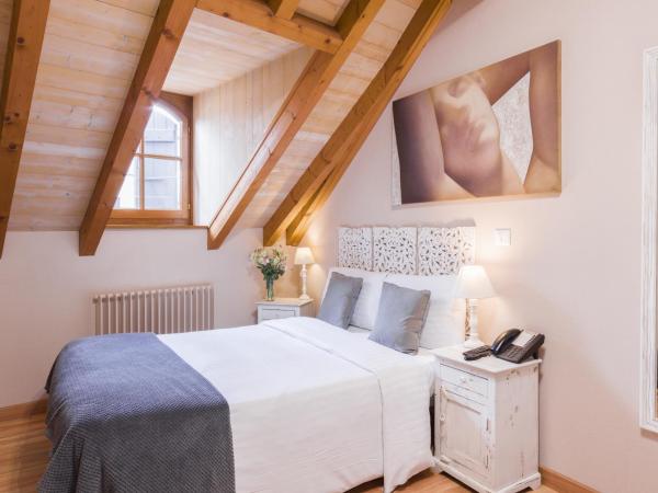 Auberge Communale de Carouge : photo 2 de la chambre chambre double – vue sur ville