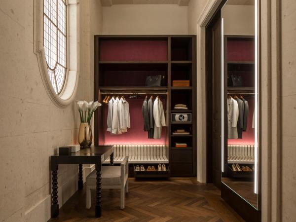 Four Seasons Hotel London at Ten Trinity Square : photo 3 de la chambre suite grand héritage lit king-size