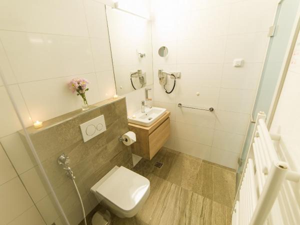 Garni hotel Castle Bridge : photo 6 de la chambre chambre double deluxe avec balcon