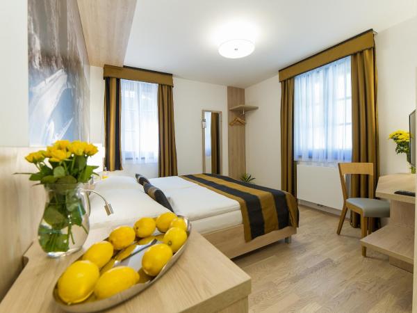 Garni hotel Castle Bridge : photo 1 de la chambre chambre double deluxe - vue sur rivière