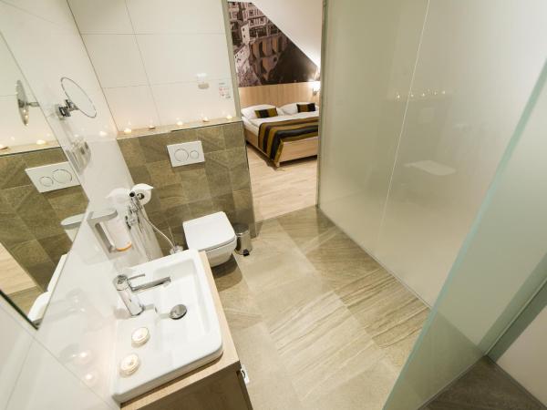 Garni hotel Castle Bridge : photo 6 de la chambre suite - vue sur rivière