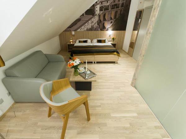 Garni hotel Castle Bridge : photo 4 de la chambre suite - vue sur ville