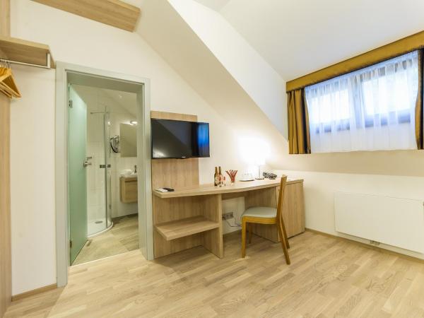 Garni hotel Castle Bridge : photo 4 de la chambre chambre deluxe double ou lits jumeaux