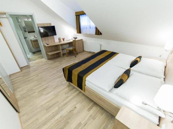 Garni hotel Castle Bridge : photo 2 de la chambre chambre deluxe double ou lits jumeaux