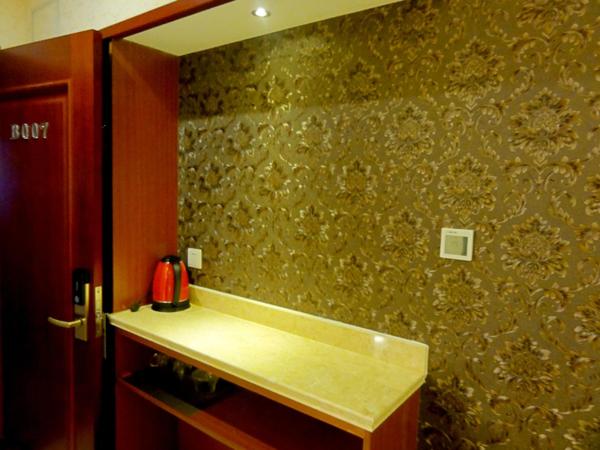 Hua Qi Kaiserdom Hotel Zhongshan Road St Michael's Cathedral and Zhanqiao Pier Qingdao : photo 6 de la chambre chambre double budget sans fenêtre