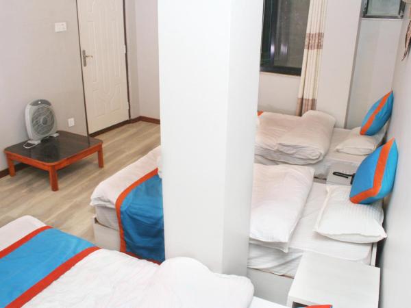 8848 Hostel : photo 3 de la chambre chambre triple