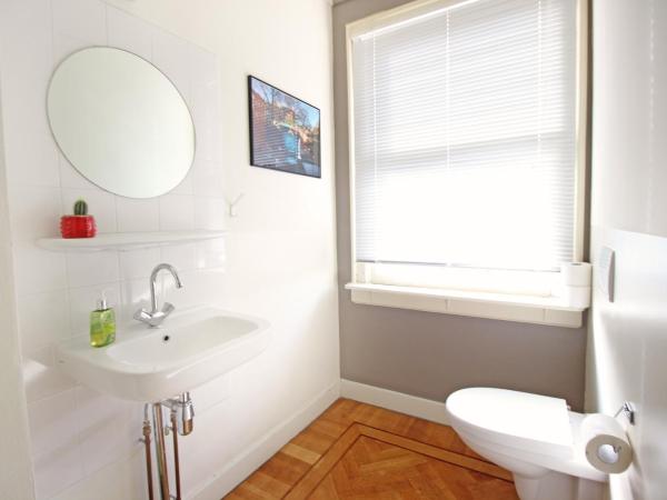 Cafe Modern : photo 1 de la chambre chambre double avec salle de bains privative