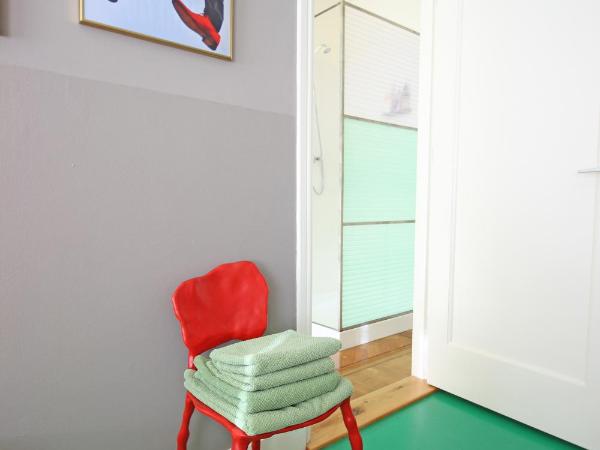 Cafe Modern : photo 8 de la chambre chambre double avec salle de bains privative