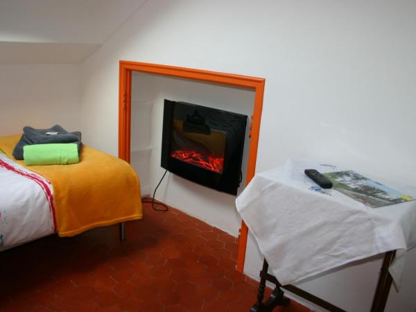 Villa Belle Rive : photo 8 de la chambre petite chambre simple avec douche et toilettes communes