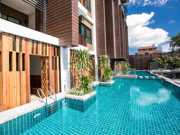 Natee The Riverfront Hotel Kanchanaburi : photo 5 de la chambre chambre double ou lits jumeaux de luxe avec accès piscine