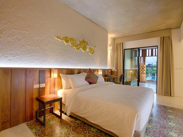 Natee The Riverfront Hotel Kanchanaburi : photo 7 de la chambre chambre double ou lits jumeaux de luxe avec accès piscine