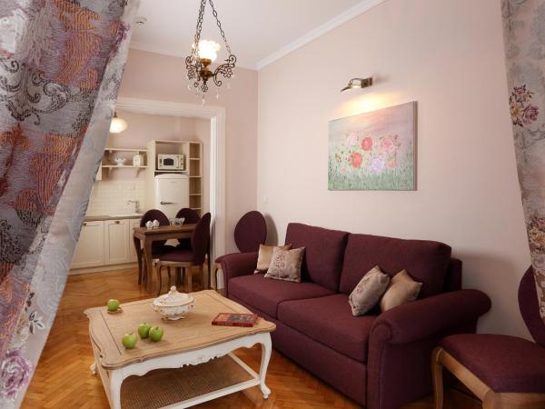 V1935 Luxurious Apartments : photo 7 de la chambre appartement deluxe avec cuisine séparée