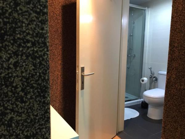 Jualis Guest House : photo 4 de la chambre chambre double Économique avec salle de bains privative