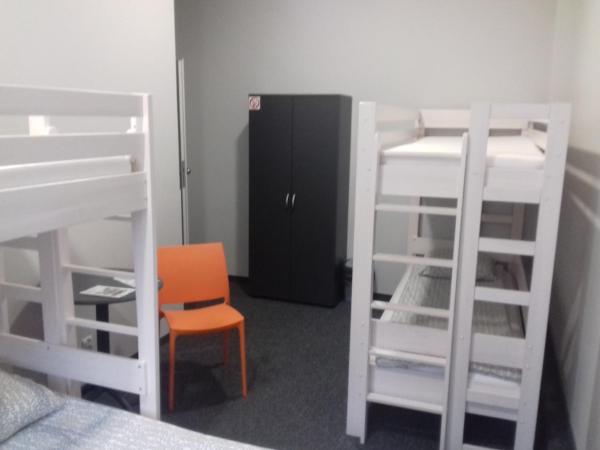 Hostel Sopot Centrum : photo 1 de la chambre chambre familiale avec salle de bains commune