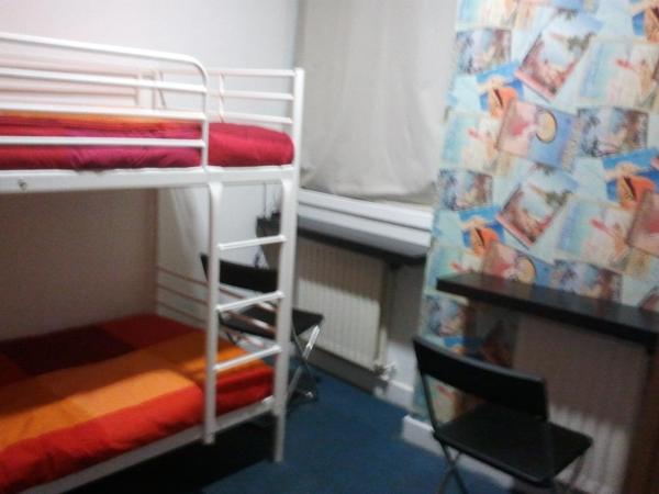 Hostels Meetingpoint : photo 2 de la chambre lit simple dans un dortoir pour femmes de 4 lits avec salle de bains privative
