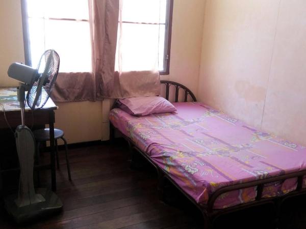 Anurak Guesthouse : photo 1 de la chambre chambre simple avec toilettes et douche communes