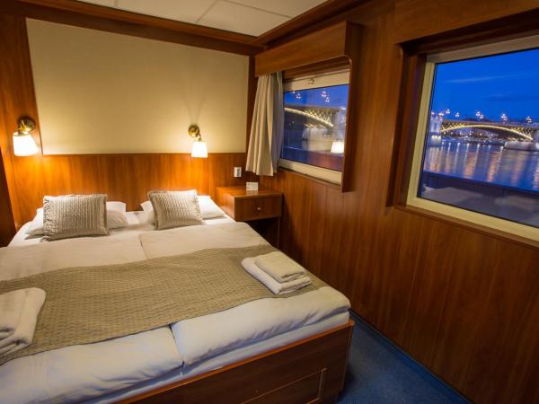 Grand Jules - Boat Hotel : photo 1 de la chambre cabine de bateau double standard - vue sur rivière