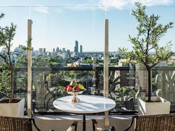 Alvear Palace Hotel - Leading Hotels of the World : photo 4 de la chambre suite lit king-size avec balcon