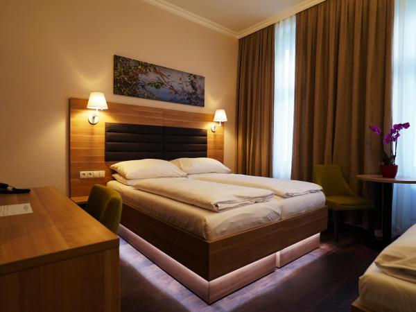 Hotel Marc Aurel - Newly refurbished : photo 6 de la chambre chambre triple